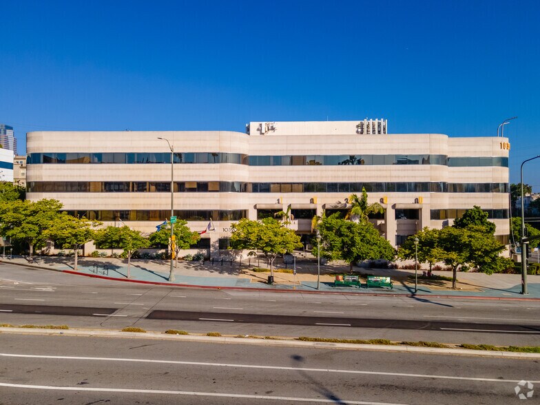 More Photos Of 10390 Santa Monica Blvd, Los Angeles Office For Lease