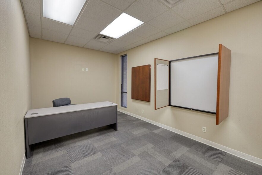 More Photos Of 2929 Mossrock Dr, San Antonio Office For Lease