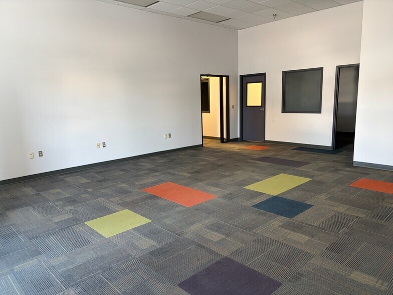 More Photos Of 3120 Denali St, Anchorage Freestanding For Lease