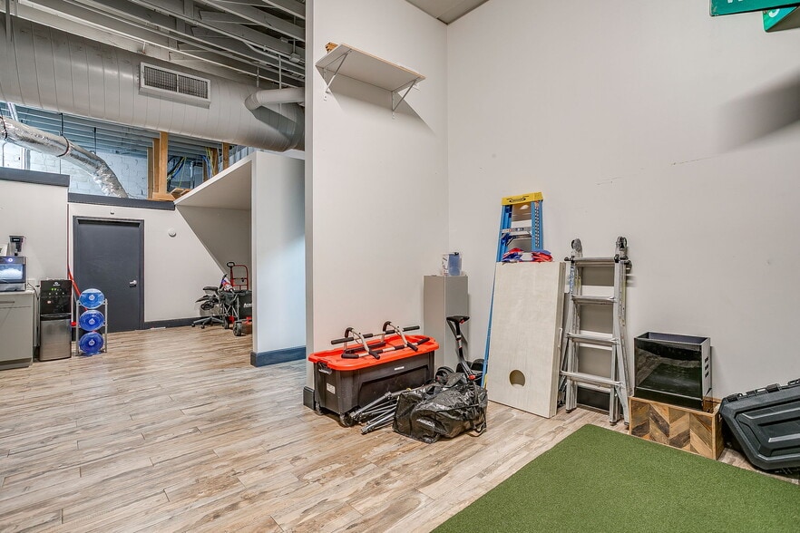 More Photos Of 215-219 S Main St, Fort Worth Storefront Retail Office For Lease