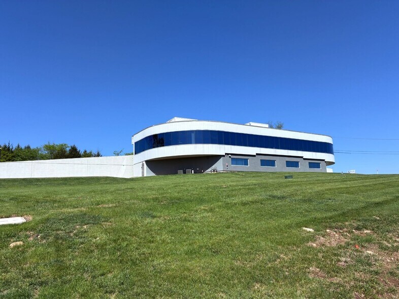 Primary Photo Of 1001 NW Barry Rd, Kansas City Office For Lease