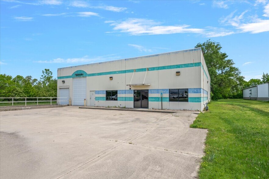 More Photos Of 4524 Industrial Ave, Springfield Warehouse For Lease