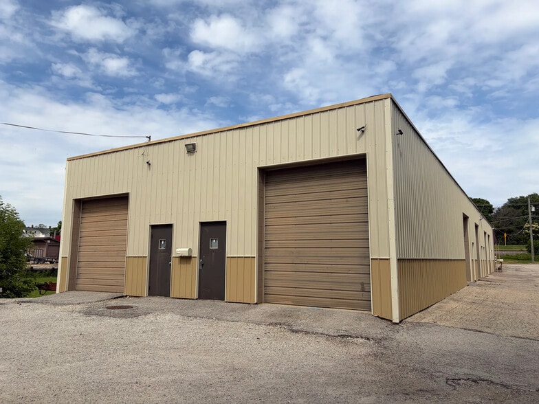 More Photos Of 782 N Broadway, Aurora Warehouse For Sale