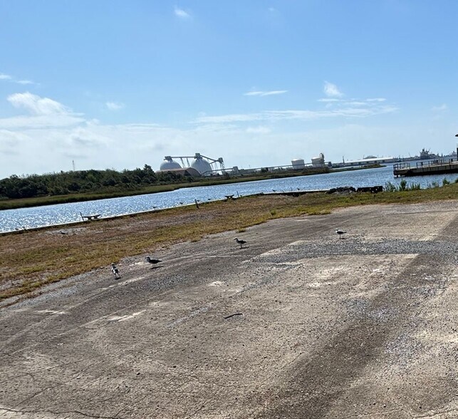 More Photos Of 5320 Ingalls Ave, Pascagoula Shipyard For Sale
