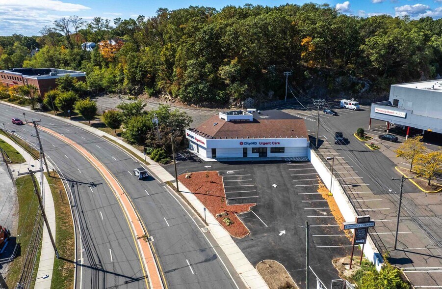 More Photos Of 320 Kings Hwy E, Fairfield Storefront Retail Office For Sale