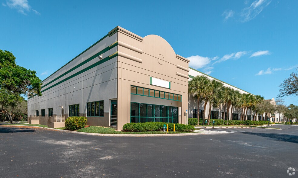 More Photos Of 3951-4049 SW 30th Ave, Fort Lauderdale Warehouse For Lease