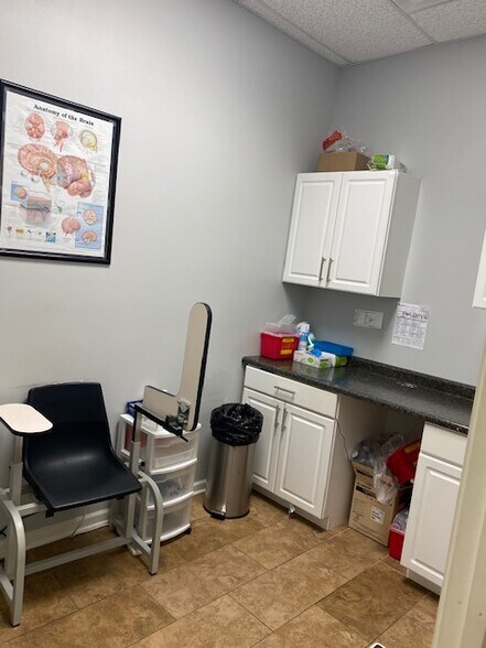 More Photos Of 7124 W 83rd St, Bridgeview Medical For Lease