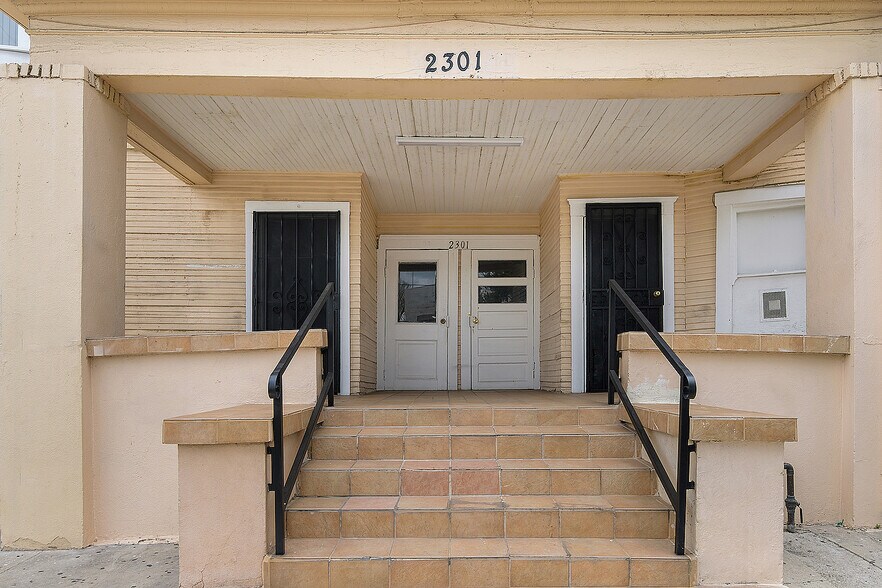 Primary Photo Of 2301 Pasadena Ave, Los Angeles Apartments For Sale