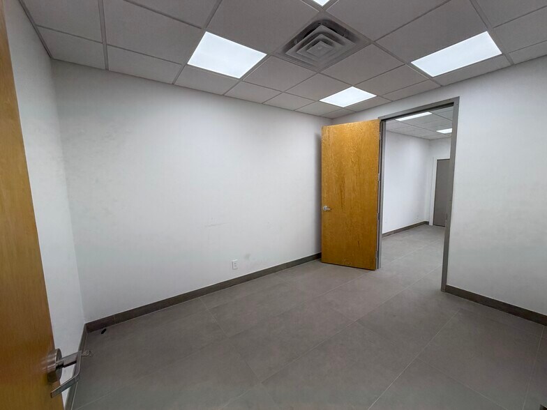 More Photos Of 5170 N Federal Hwy, Fort Lauderdale Storefront Retail Office For Lease
