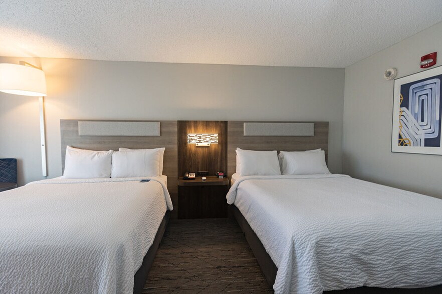 More Photos Of 121 Truman Ave, Newberry Hotel For Sale