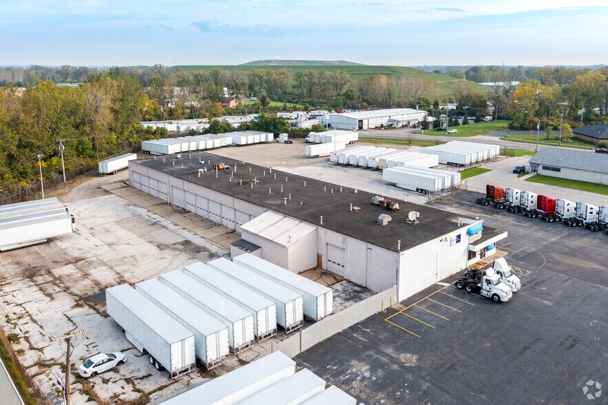 More Photos Of 1125 E Alexis Rd, Toledo Truck Terminal For Lease