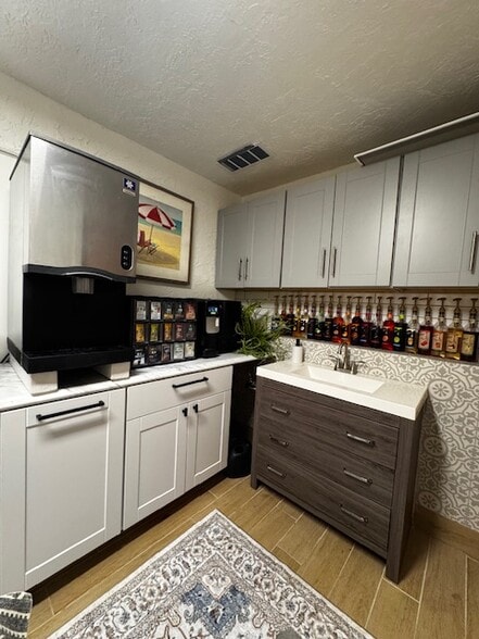 More Photos Of 503 N Alma School Rd, Mesa Freestanding For Sale
