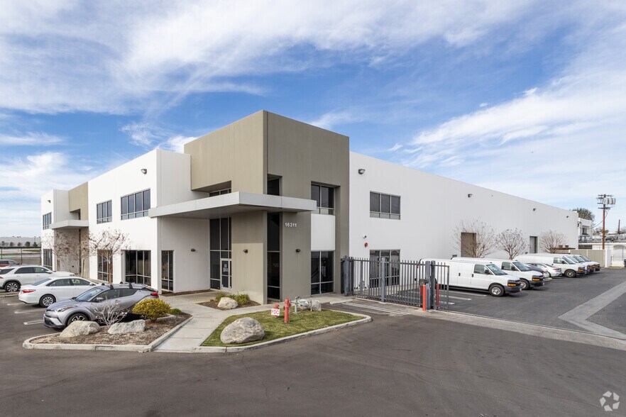 More Photos Of 8045 Woodley Ave, Van Nuys Unknown For Lease