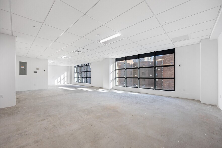 More Photos Of 13320 41st Rd, Flushing Office For Sale