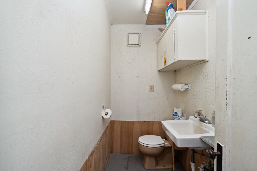 More Photos Of 35800 7th (Hwy101) St, Nehalem Storefront Retail Residential For Sale