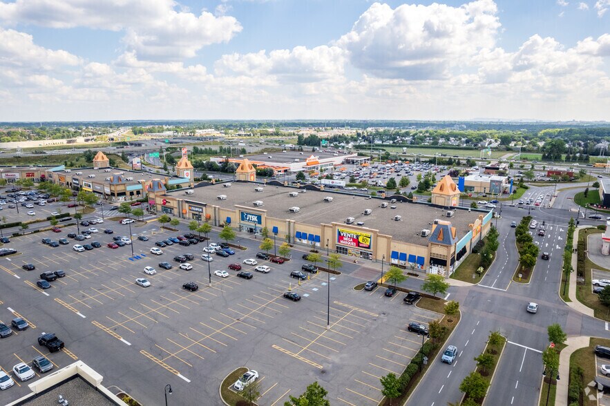 More Photos Of 2800-2860 Prom Saint-Honoré, Boisbriand Unknown For Lease