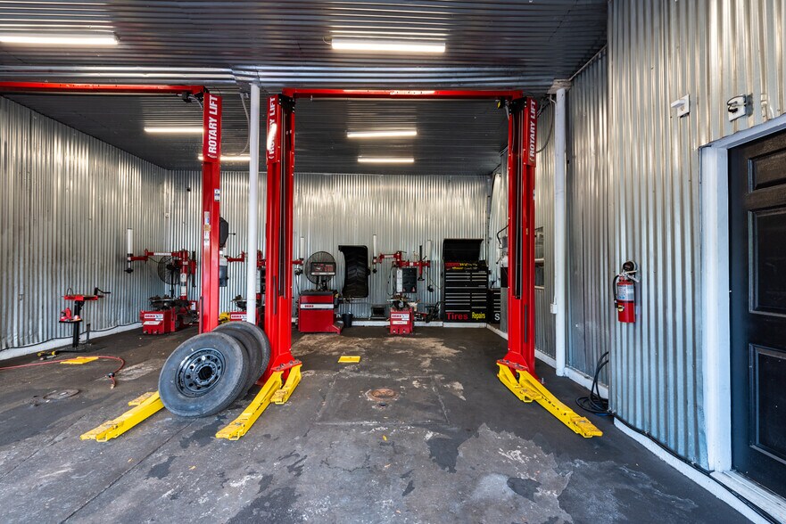 More Photos Of 2501 Sanford Ave, Sanford Auto Repair For Sale