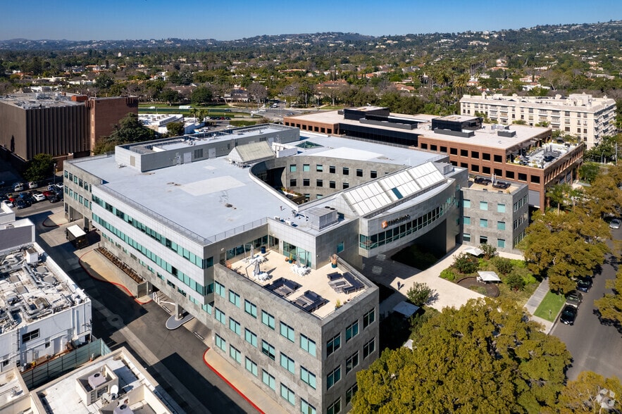 More Photos Of 407 N Maple Dr, Beverly Hills Coworking Space