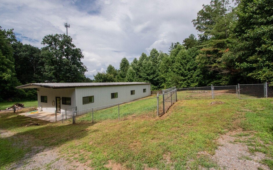 More Photos Of 125 Gold Branch Rd, Murphy Freestanding For Sale
