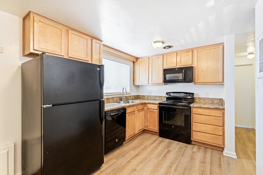 More Photos Of 1679-1695 Reed St, Lakewood Apartments For Sale