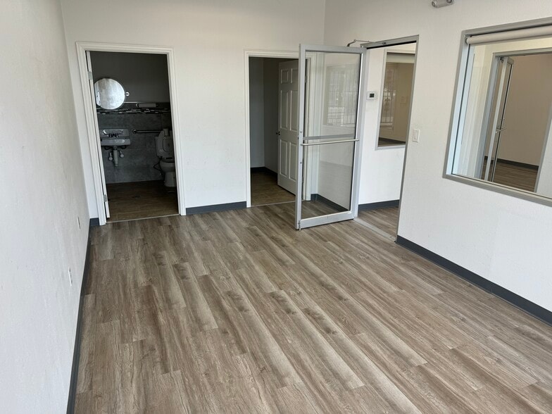 More Photos Of 12989 Bellaire Blvd, Houston Storefront For Sale