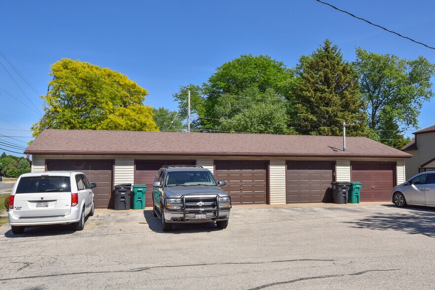 More Photos Of N96W20275 County Line Rd, Menomonee Falls Multifamily For Sale