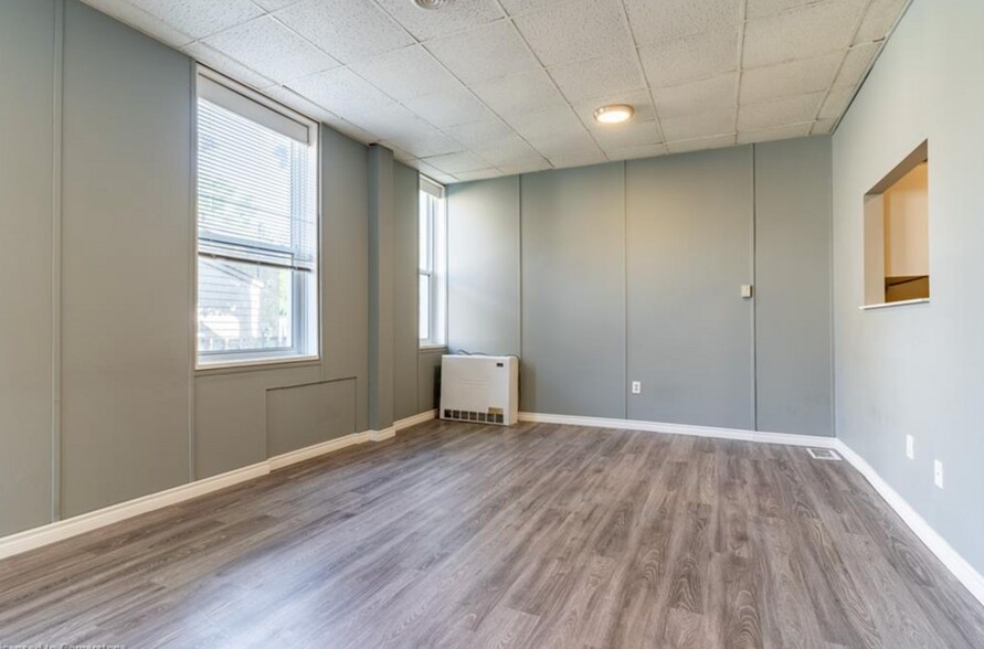 More Photos Of 55 Willow St, Paris Apartments For Sale