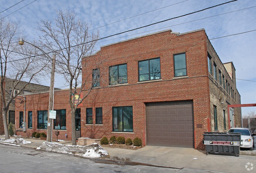 Primary Photo Of 3618 W Pierce St, Milwaukee Light Distribution For Sale
