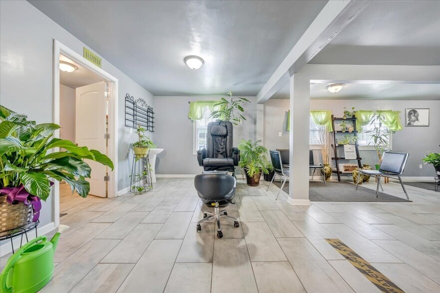 More Photos Of 3118 Williamson Rd NW, Roanoke Freestanding For Sale