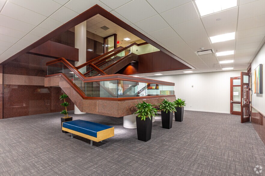 More Photos Of 500 E Border St, Arlington Office For Lease