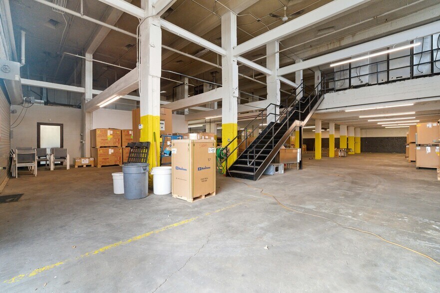 More Photos Of 235 Marginal St, Chelsea Distribution For Lease