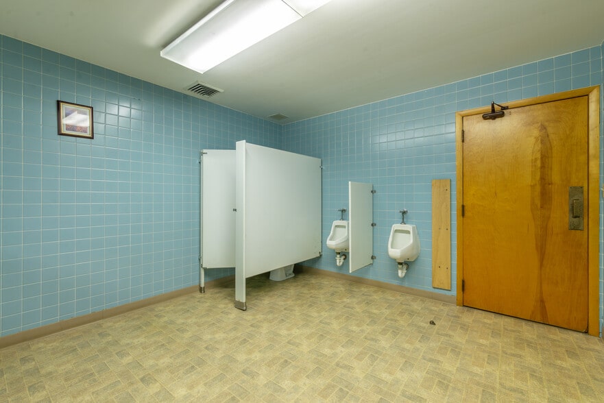 More Photos Of 210 W Spring St, Freeport Office For Sale