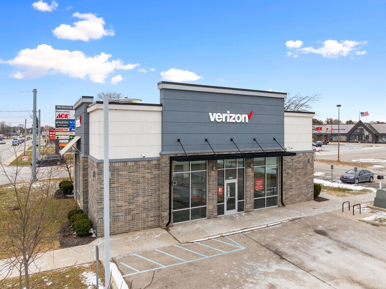 More Photos Of 1306 N State St, Greenfield Freestanding For Sale