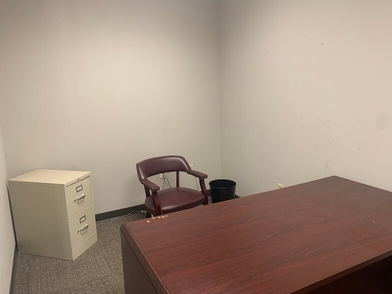 More Photos Of 112 W Athens Pky, Athens Unknown For Lease