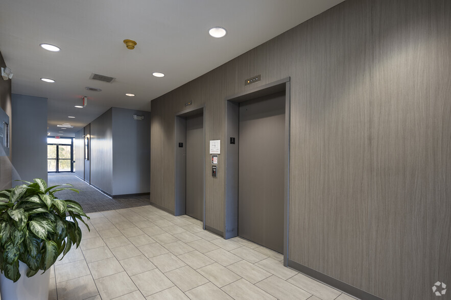 More Photos Of 220 Stoneridge Dr, Columbia Unknown For Lease