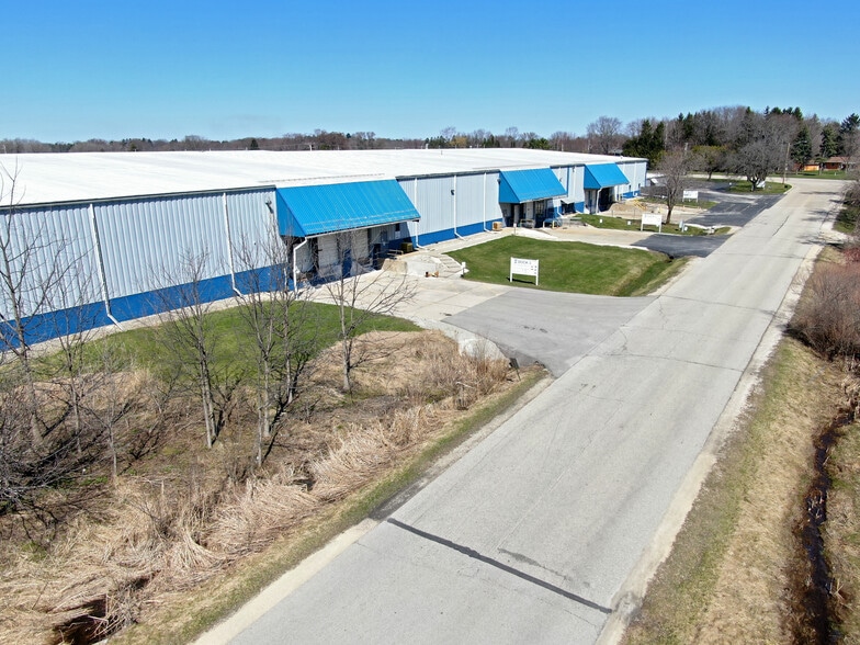 More Photos Of W395N5701 Frontier Rd, Oconomowoc Manufacturing For Lease
