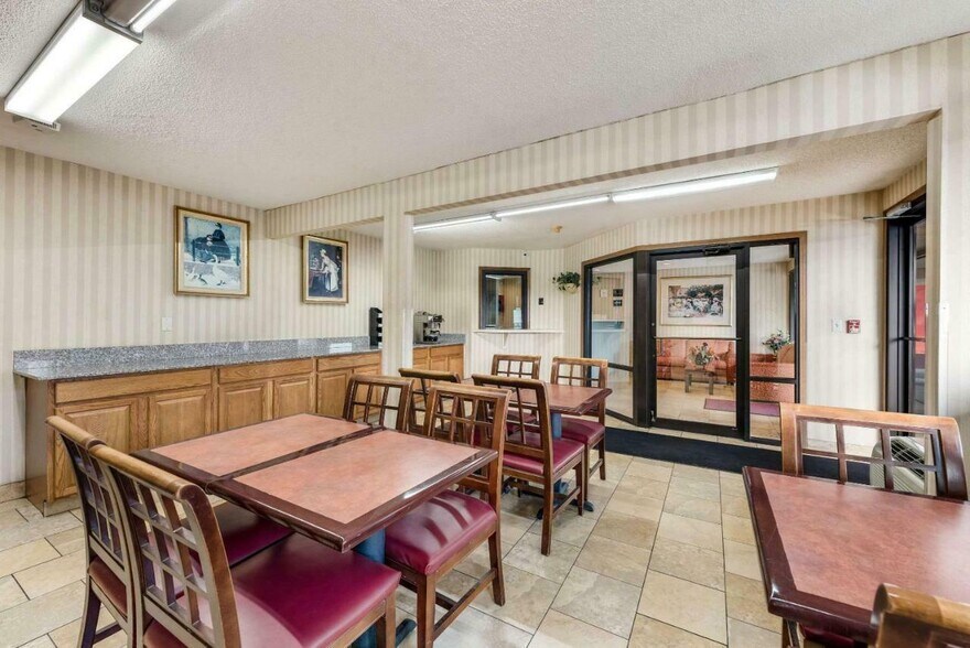 More Photos Of 1313 W Saint James Lutheran Way, Columbus Hotel For Sale