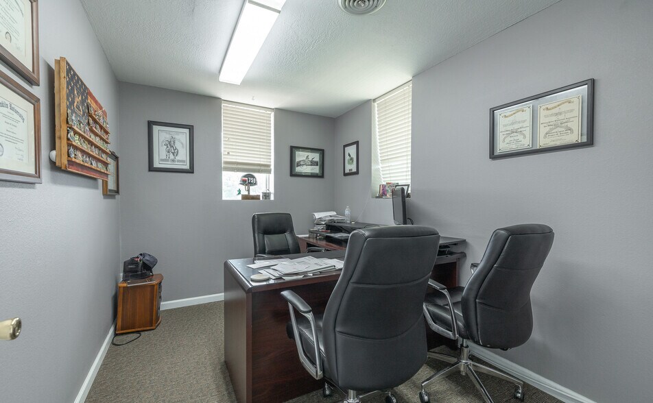 More Photos Of 575 Marshall Dr, Saint Robert Office For Sale