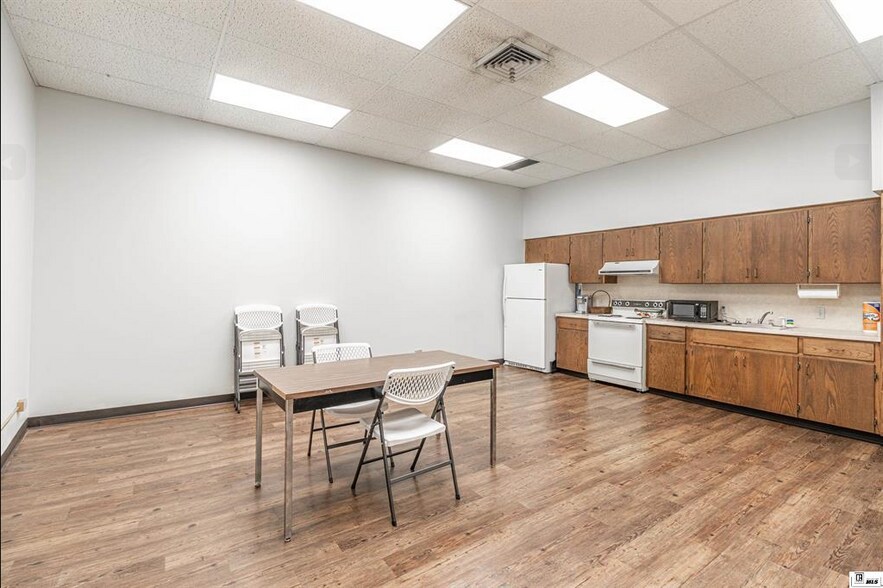 More Photos Of 235 DeSiard St, Monroe Office For Lease