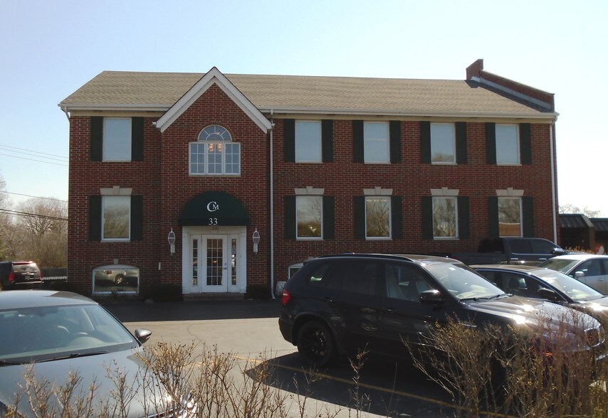 More Photos Of 33 Waukegan Rd, Lake Bluff Office For Sale