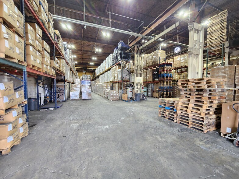 More Photos Of 687 Lehigh Ave, Union Township Warehouse For Lease