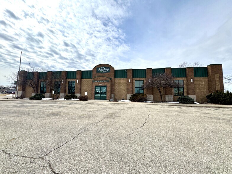More Photos Of 2101 American Dr, Little Chute Freestanding For Sale