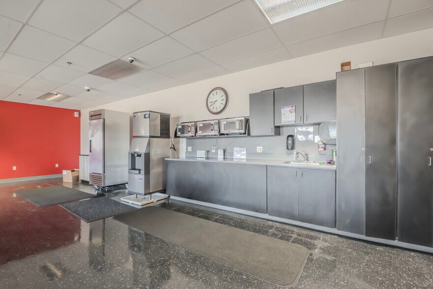 More Photos Of 118 Lukens Dr, New Castle Unknown For Lease