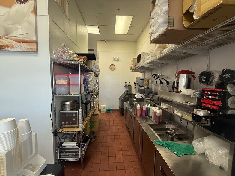 More Photos Of 9555 S Eastern Ave, Las Vegas General Retail For Lease