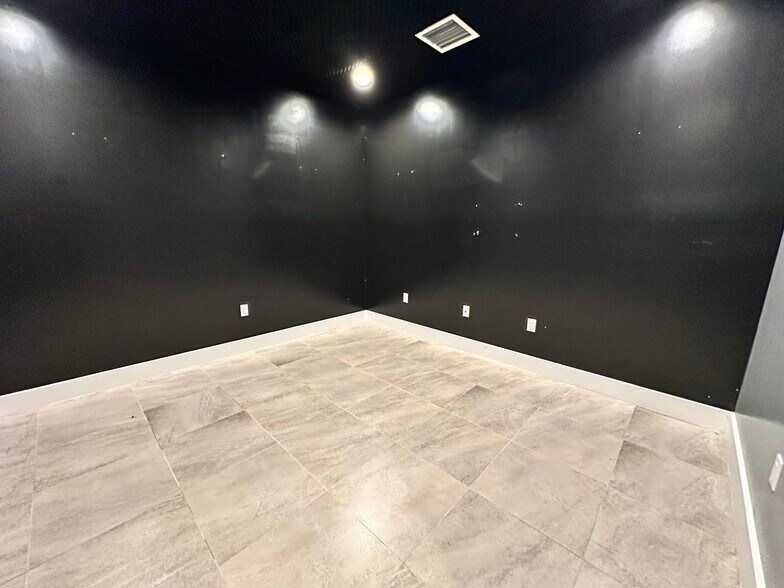 More Photos Of 2922 N State Road 7, Margate Storefront Retail Office For Sale