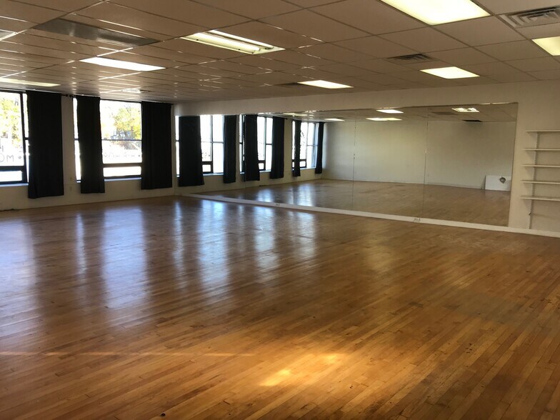 More Photos Of 61 Main St, Norwalk Storefront Retail Office For Lease