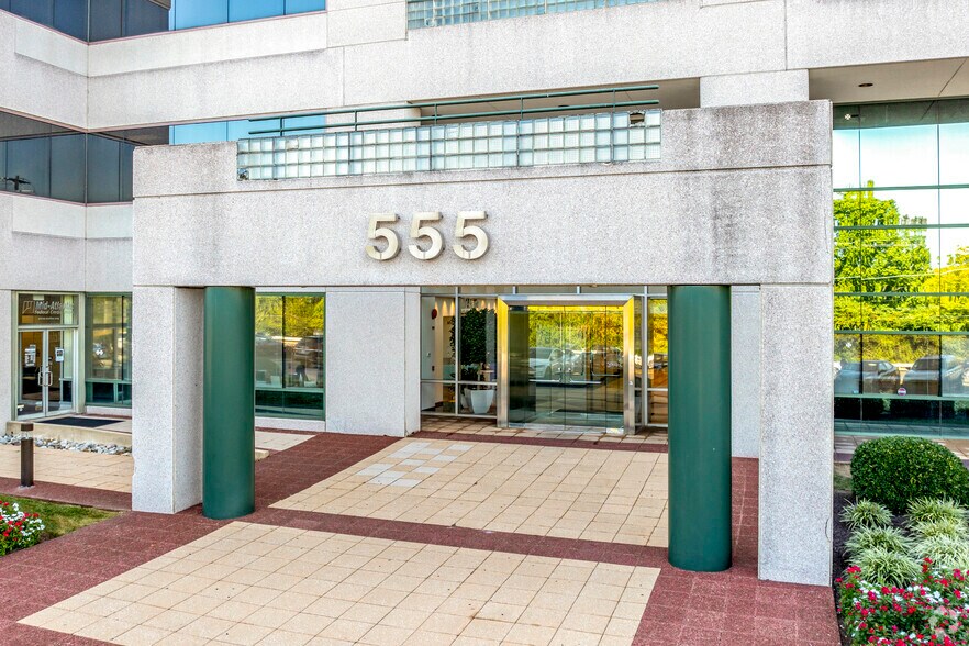 More Photos Of 555 Quince Orchard Rd, Gaithersburg Office For Lease