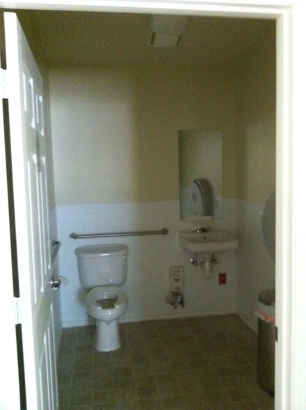 More Photos Of 11585-2 Hwy 181, San Antonio Office For Lease