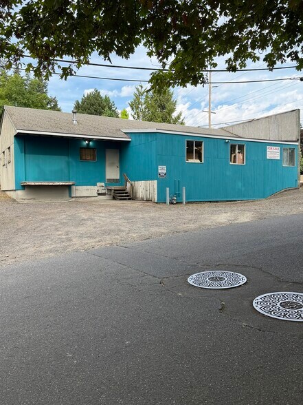 More Photos Of 2502 SW Multnomah Blvd, Portland Light Distribution For Sale