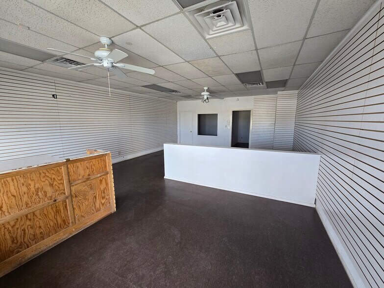 More Photos Of 300 N Resler Dr, El Paso Unknown For Lease